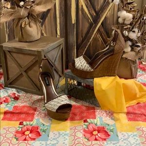 White House/black market wedges